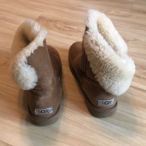 short UGGS size 8